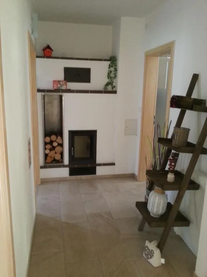 Apartment Ferienwohnung und Sommerhaus unter der Burg Falkenberg