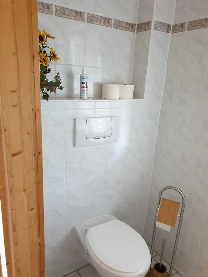 Ferienwohnung und Sommerhaus unter der Burg Falkenberg  Apartment