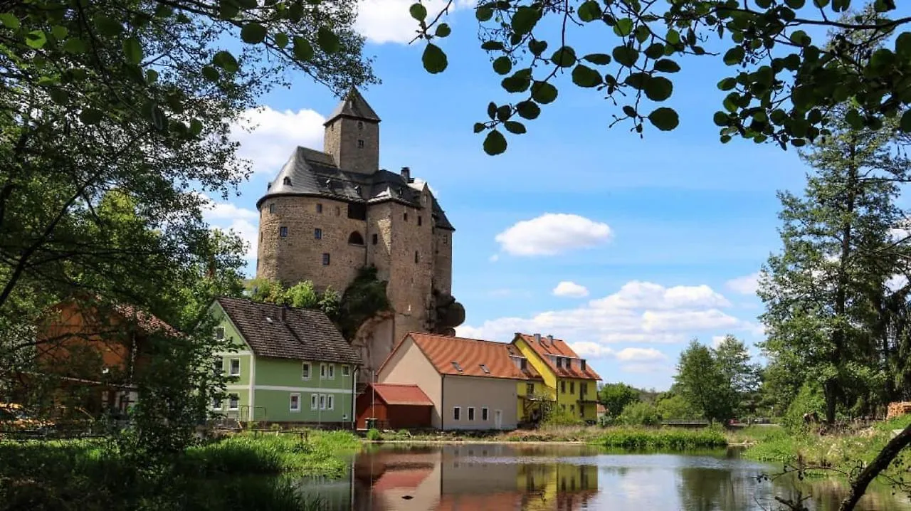Apartment Ferienwohnung und Sommerhaus unter der Burg Falkenberg  Deutschland