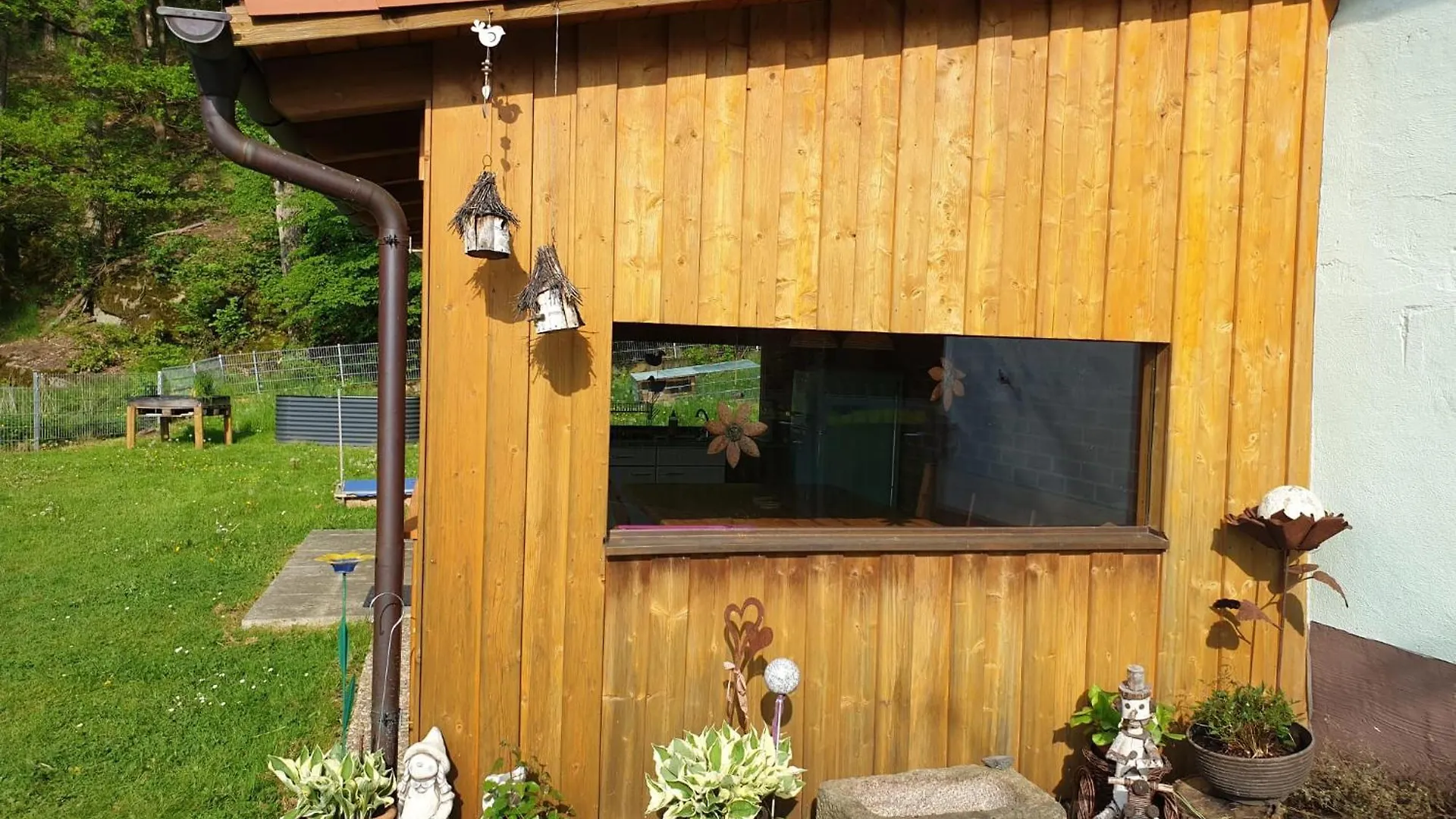Apartment Ferienwohnung und Sommerhaus unter der Burg Falkenberg