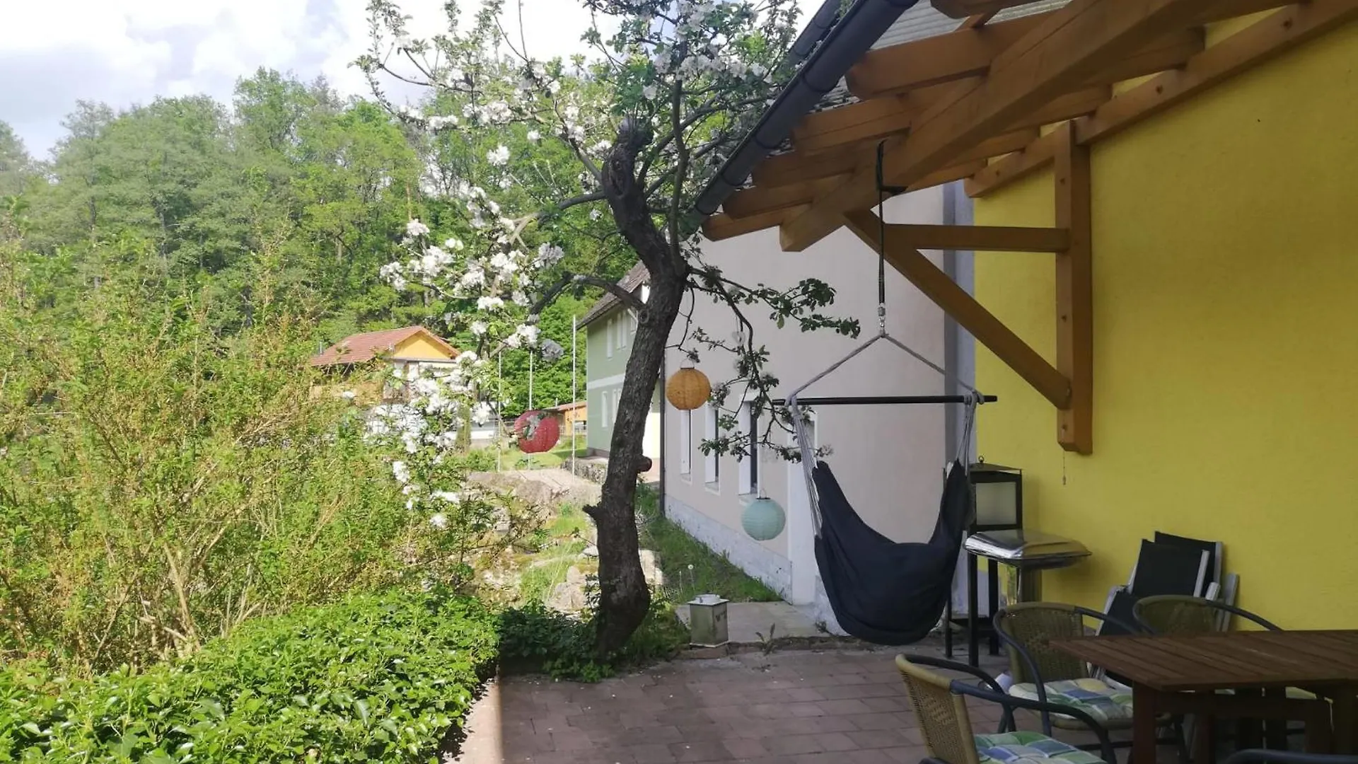 Apartment Ferienwohnung und Sommerhaus unter der Burg Falkenberg  Deutschland